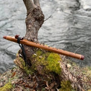 Gebetsflöte in D-Moll | Bärenklauen-Windblock | Olivenholz | Woodsounds