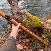 Gebetsflöte in D-Moll | Bärenklauen-Windblock | Olivenholz | Woodsounds