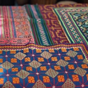 Shipibo Altar- / Manta-Tuch – Handgewebt und bestickt