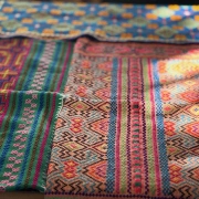 Shipibo Altar- / Manta-Tuch – Handgewebt und bestickt