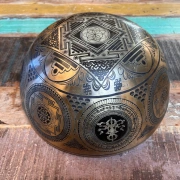 Klangschale mit Yin Yang Baum  | ø 30 cm | Ton ~ E2 | Sonnenton (256 Hz)