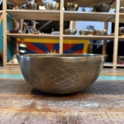 Klangschale mit Blume des Lebens  | ø 26 cm | Ton ~ G2 | Mondton (95,96 Hz)