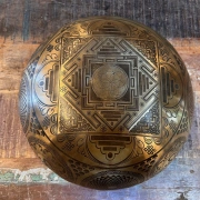 Klangschale mit Yin Yang Baum  | ø 30 cm | Ton ~ E2 | Sonnenton (256 Hz)