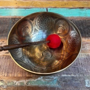 Klangschale mit Yin Yang Baum  | ø 30 cm | Ton ~ E2 | Sonnenton (256 Hz)