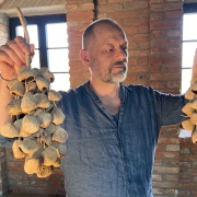 Pangi Nussschalen Rassel | Sanfter Wasserklang für Klangräume und Rituale