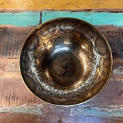 Klangschale mit Yin Yang Baum  | ø 35.5 cm | Ton ~ G3 | Venuston (197 Hz)