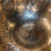 Klangschale mit Yin Yang Baum  | ø 35.5 cm | Ton ~ G3 | Venuston (197 Hz)