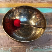 Klangschale mit Yin Yang Baum  | ø 35.5 cm | Ton ~ G3 | Venuston (197 Hz)