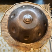 Handpan Noblet | F#2 Pygmy | 9 Klangfelder | Tiefe, pulsierender Kraft