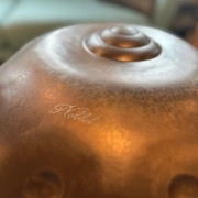 Handpan Noblet | F#2 Pygmy | 9 Klangfelder | Tiefe, pulsierender Kraft