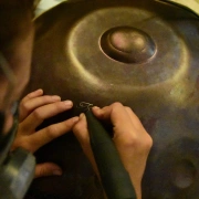 Handpan Noblet | F#2 Pygmy | 9 Klangfelder | Tiefe, pulsierender Kraft