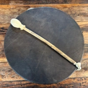 Trommel-Stock aus Holunder mit Lederklöppel & Lederfransen
