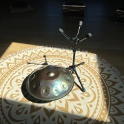 Sela Handpan Stand Pro | Leichter, kompakter Ständer für freies Spiel