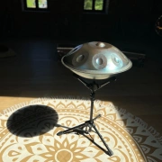 Sela Handpan Stand Pro | Leichter, kompakter Ständer für freies Spiel