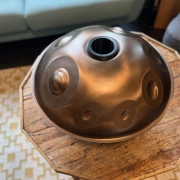 Handpan MAG | F#2 Pygmy | 16 Klangfelder – kraftvoll & tranceartig