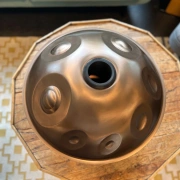 Handpan MAG | F#2 Pygmy | 16 Klangfelder – kraftvoll & tranceartig