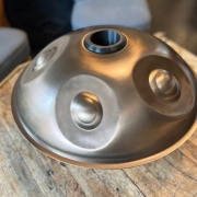 Handpan MAG | F#2 Pygmy | 16 Klangfelder – kraftvoll & tranceartig