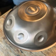 Handpan MAG | F#2 Pygmy | 16 Klangfelder – kraftvoll & tranceartig