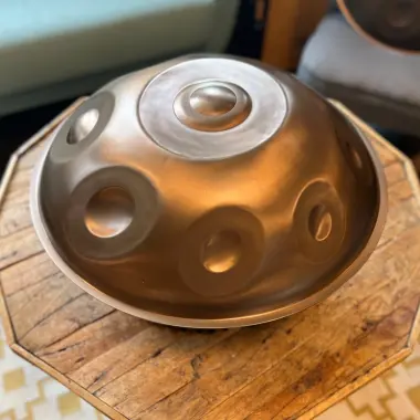 Handpan MAG | F#2 Pygmy | 16 Klangfelder – kraftvoll & tranceartig