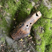 Bass Okarina aus Aststück | G3 in 432 Hz | Pentatonische Stimmung | ca. 27 cm