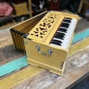 Radha OM Harmonium | 2.5 Oktaven | Zedernholz | 440 & 432 Hz