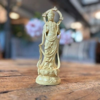 Handgeschnitzte Guan Yin Statue aus Buchsbaumholz