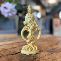 Kwan-Yin Göttinnenstatue aus Buchsbaumholz
