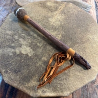 Trommelstock Serengeti-Holz mit Pferdekopf & Filzklöppel