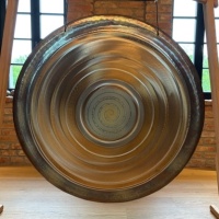 WOM KI Gong – Der Klang der inneren Weite | ø 120 cm