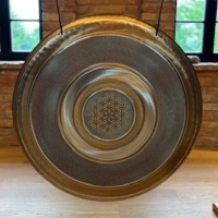 WOM KI Gong – Der Klang der inneren Weite | ø 90 cm | Edelstahl-Gong