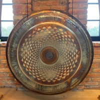 WOM KI Gong – Der Klang der inneren Weite | ø 110 cm | Edelstahl-Gong