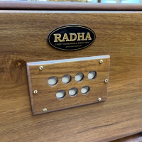 RADHA Shruti Box | Gross | Tonumfang C3–C4 wählbar in 440 Hz oder 432 Hz