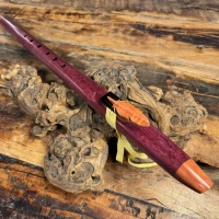 Gebetsflöte in F#-Moll | Feder Windblock | Amaranth-Holz | Miguel Medina