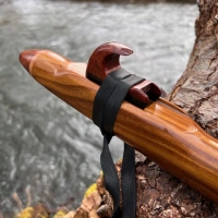 Gebetsflöte in D-Moll | Bärenklauen-Windblock | Olivenholz | Woodsounds