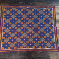 Shipibo Altar- / Manta-Tuch – Handgewebt und bestickt