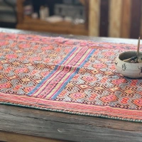 Shipibo Altar- / Manta-Tuch – Handgewebt und bestickt