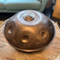 Handpan Noblet | F#2 Pygmy | 9 Klangfelder | Tiefe, pulsierender Kraft