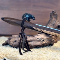 Gebetsflöte in D-Moll | Bären-Windblock | Rosenholz | Miguel Medina