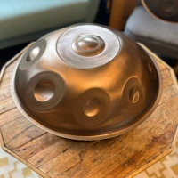 Handpan MAG | F#2 Pygmy | 16 Klangfelder – kraftvoll & tranceartig