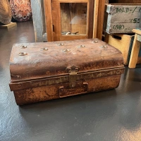 Reisekoffer aus Metall