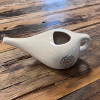 NetiPot aus Keramik mit OM-Symbol